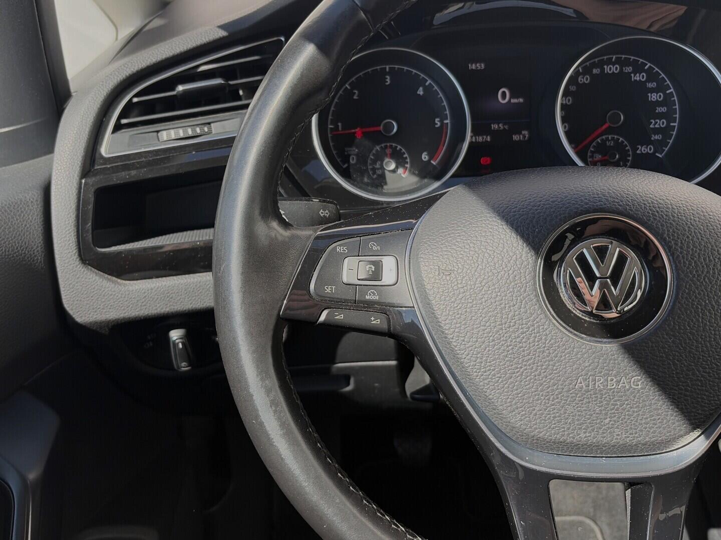 OZ190V01655_25.webp_TOURAN  2.0 TDI 110 kW manuál