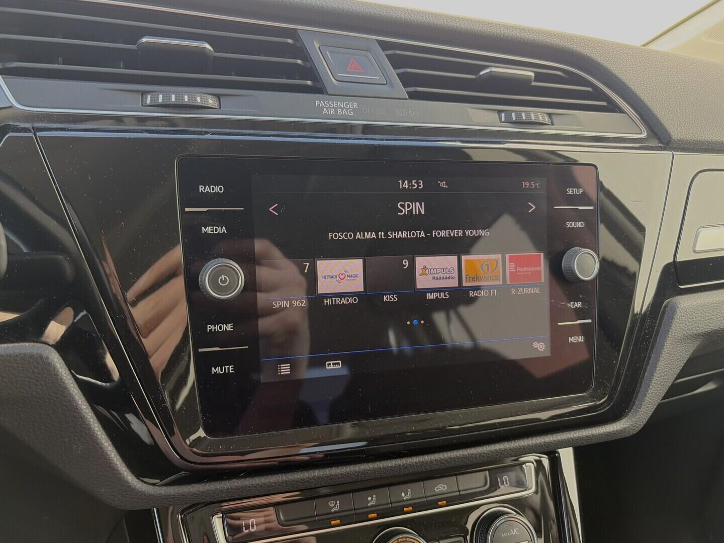 OZ190V01655_28.webp_TOURAN  2.0 TDI 110 kW manuál