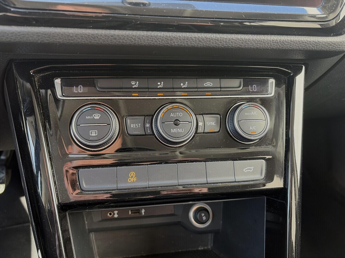 OZ190V01655_34.webp_TOURAN  2.0 TDI 110 kW manuál