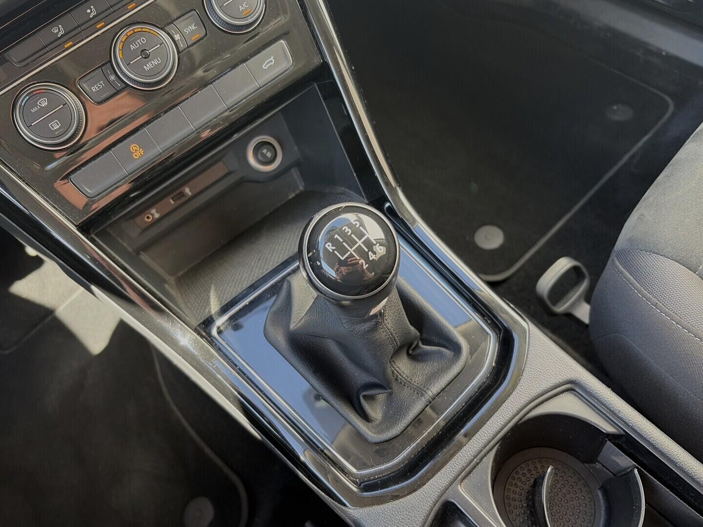 OZ190V01655_36.webp_TOURAN  2.0 TDI 110 kW manuál