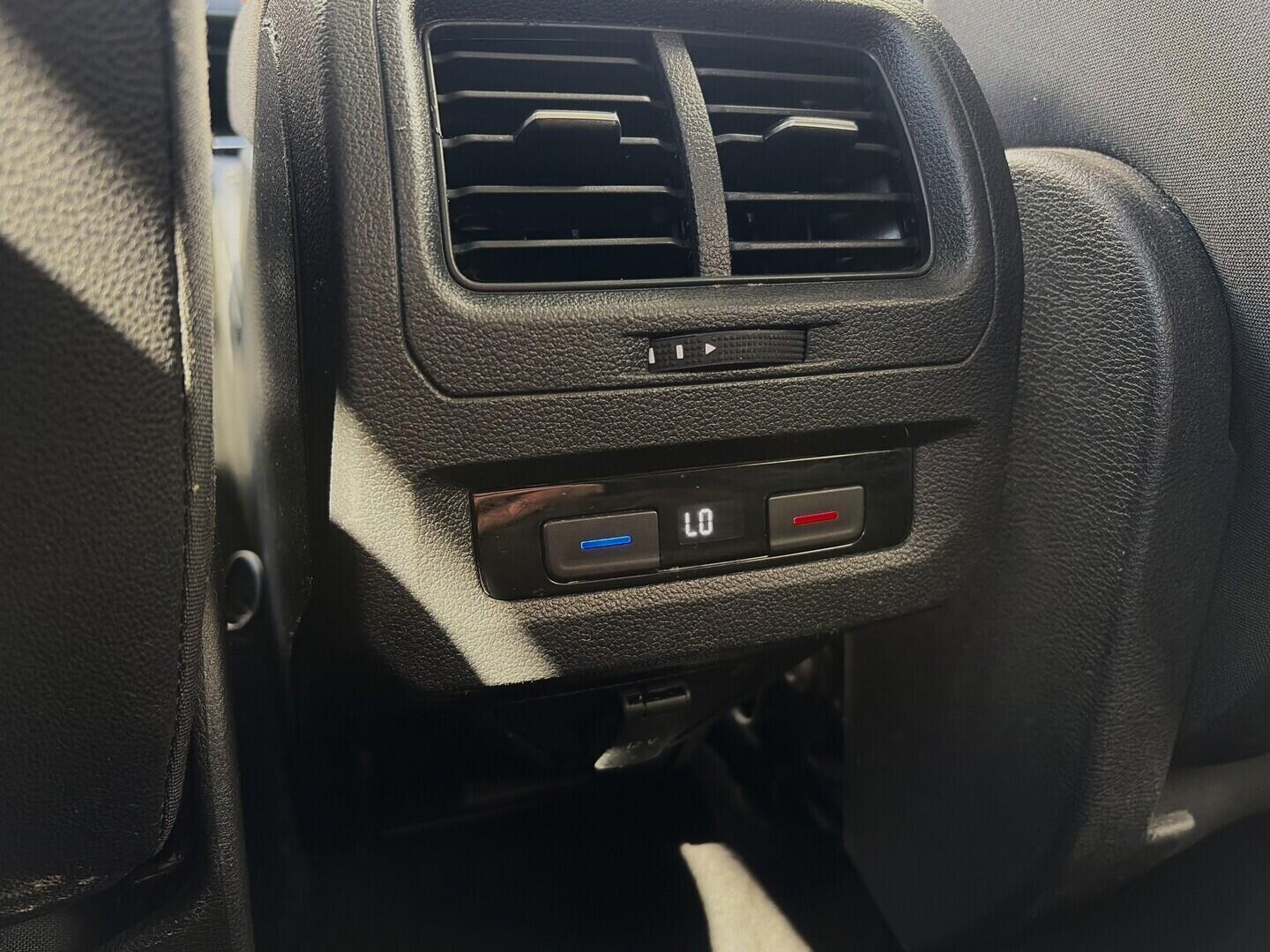 OZ190V01655_43.webp_TOURAN  2.0 TDI 110 kW manuál