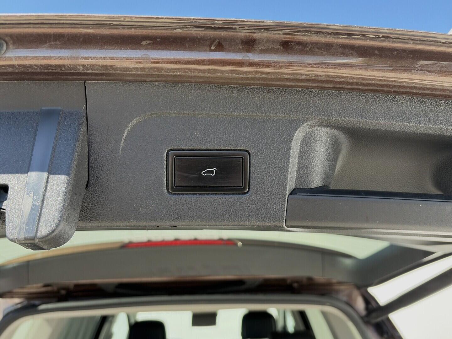 OZ190V01655_45.webp_TOURAN  2.0 TDI 110 kW manuál