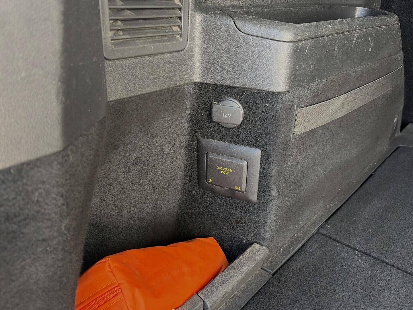 OZ190V01655_46.webp_TOURAN  2.0 TDI 110 kW manuál