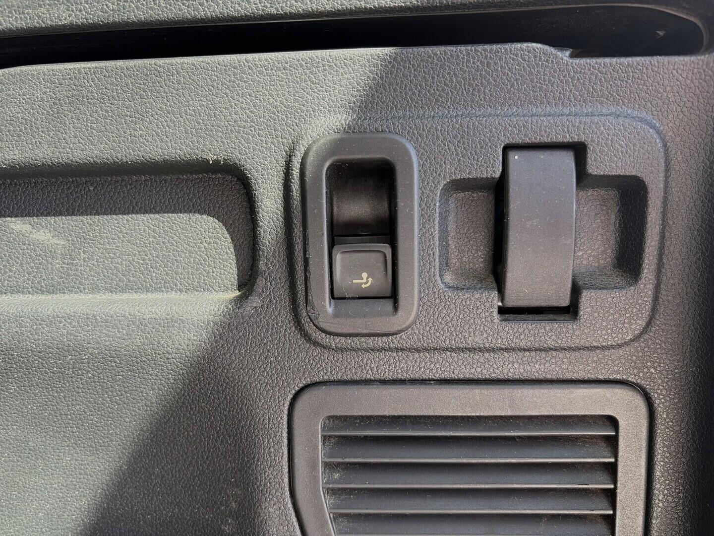 OZ190V01655_48.webp_TOURAN  2.0 TDI 110 kW manuál