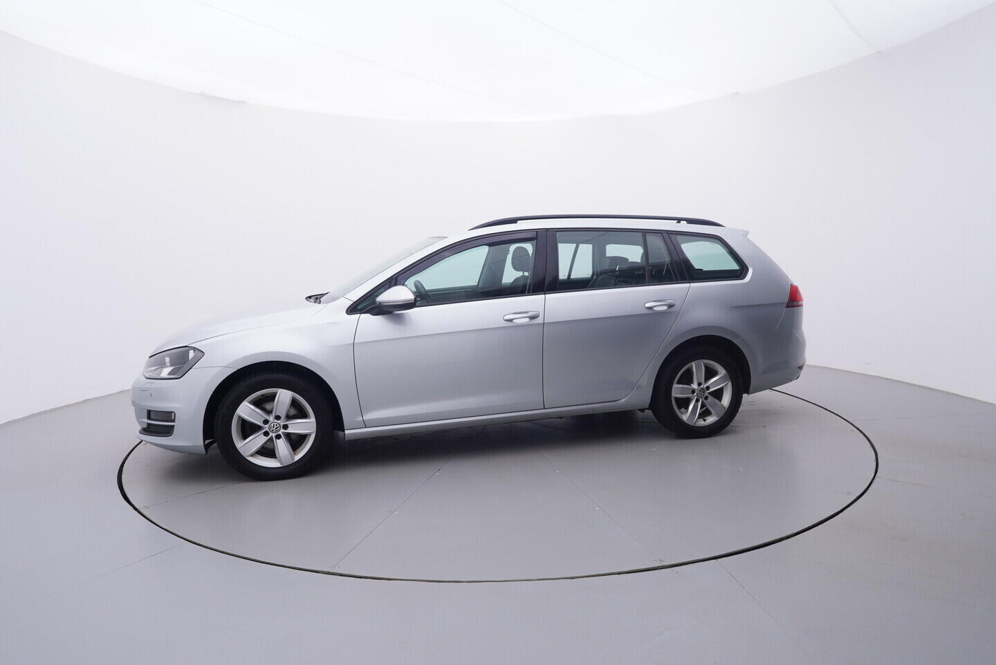 OZ190V01660_11.webp_GOLF  2.0 TDI 110 kW manuál