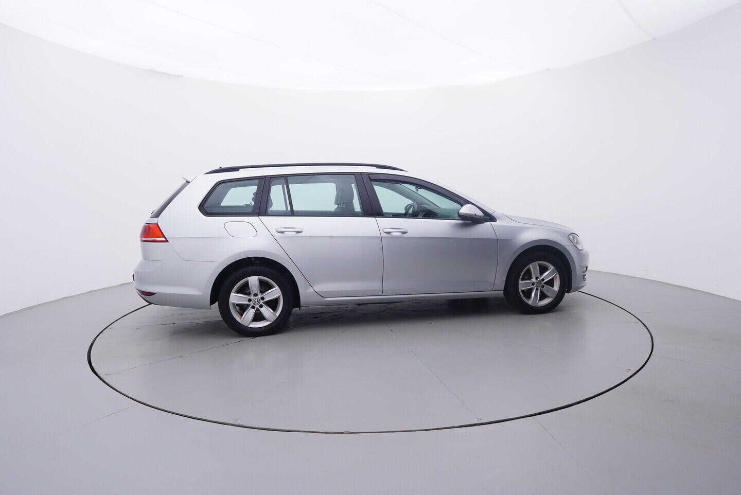OZ190V01660_15.webp_GOLF  2.0 TDI 110 kW manuál