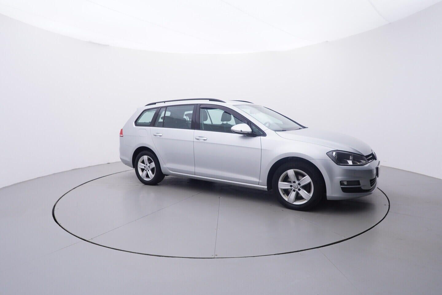 OZ190V01660_16.webp_GOLF  2.0 TDI 110 kW manuál