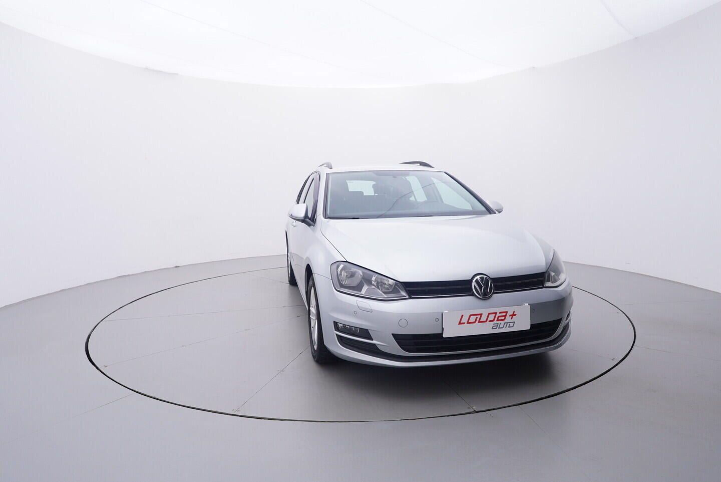 OZ190V01660_17.webp_GOLF  2.0 TDI 110 kW manuál