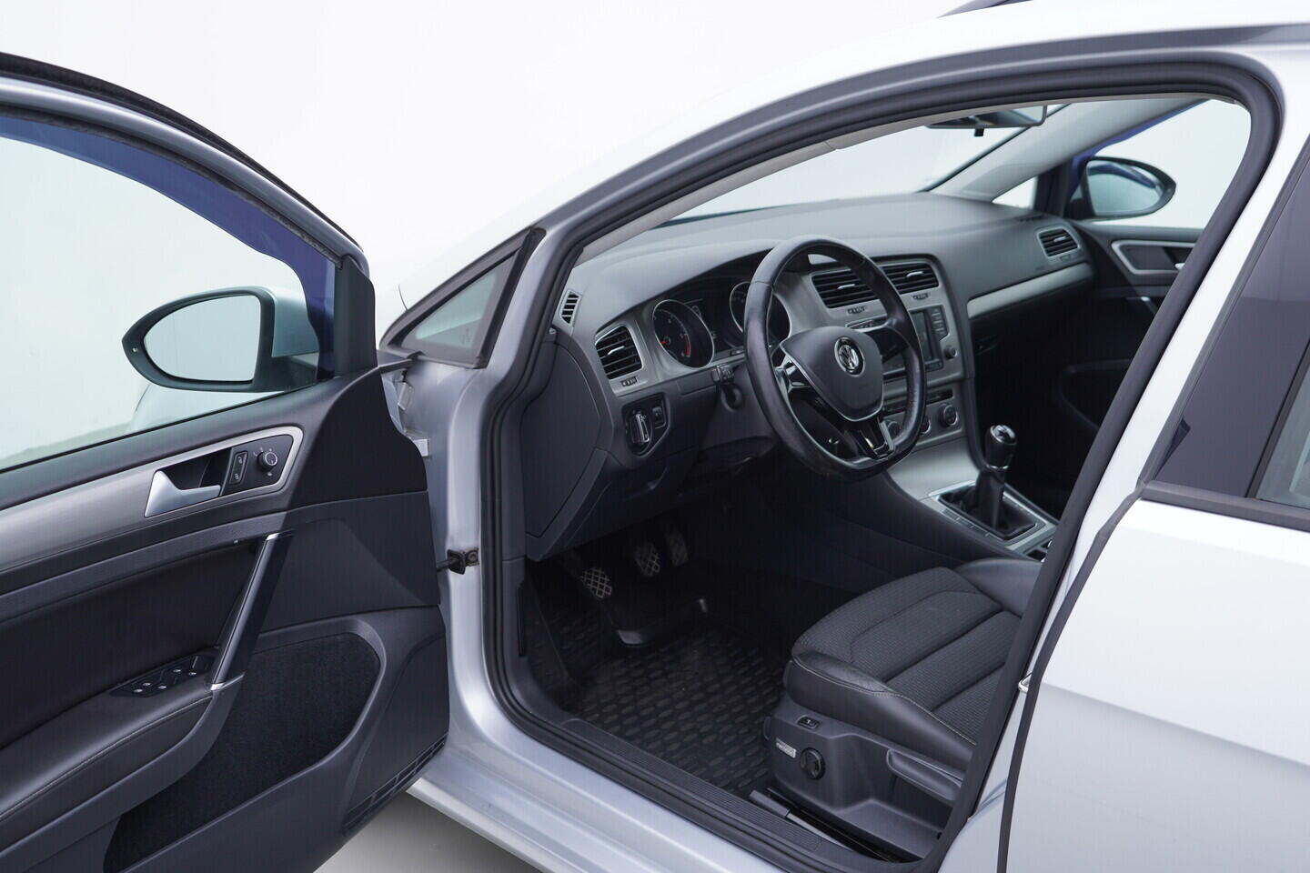 OZ190V01660_18.webp_GOLF  2.0 TDI 110 kW manuál