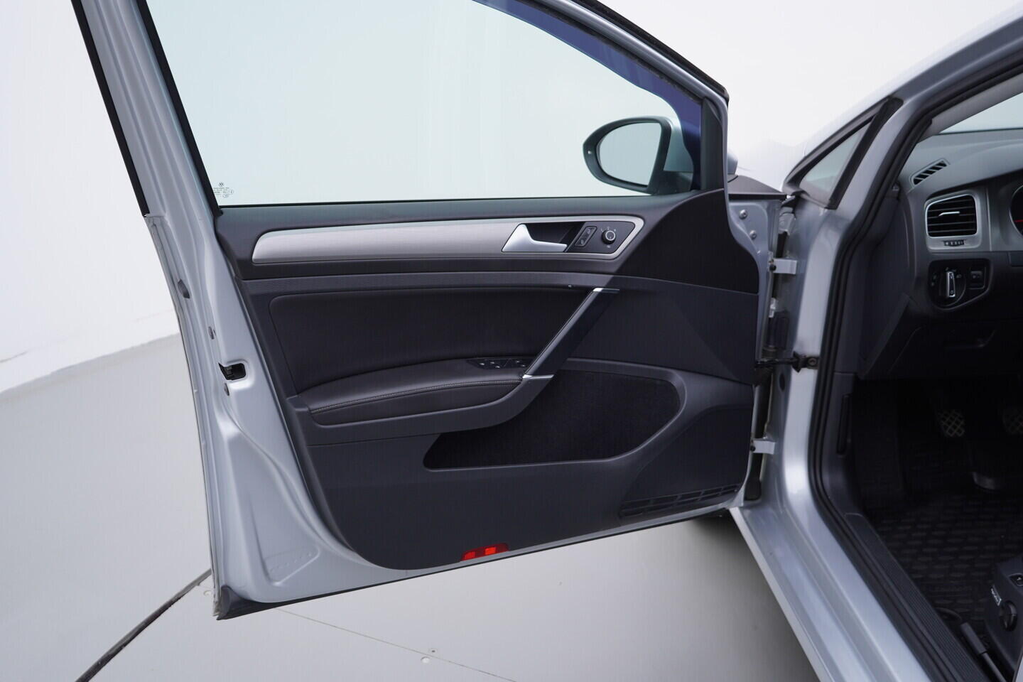 OZ190V01660_19.webp_GOLF  2.0 TDI 110 kW manuál