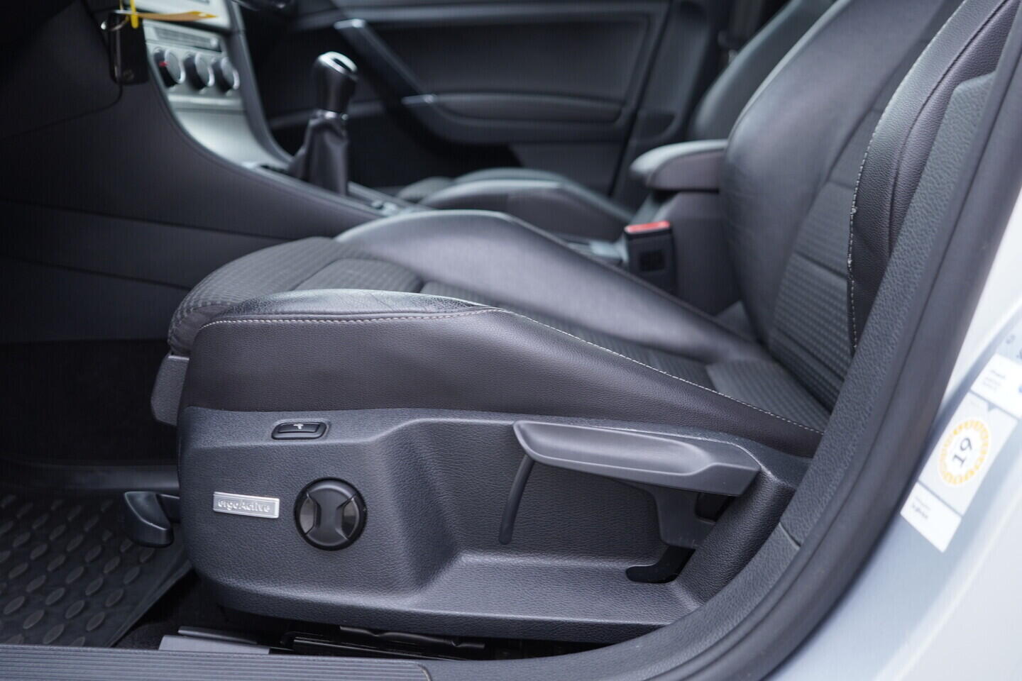OZ190V01660_21.webp_GOLF  2.0 TDI 110 kW manuál