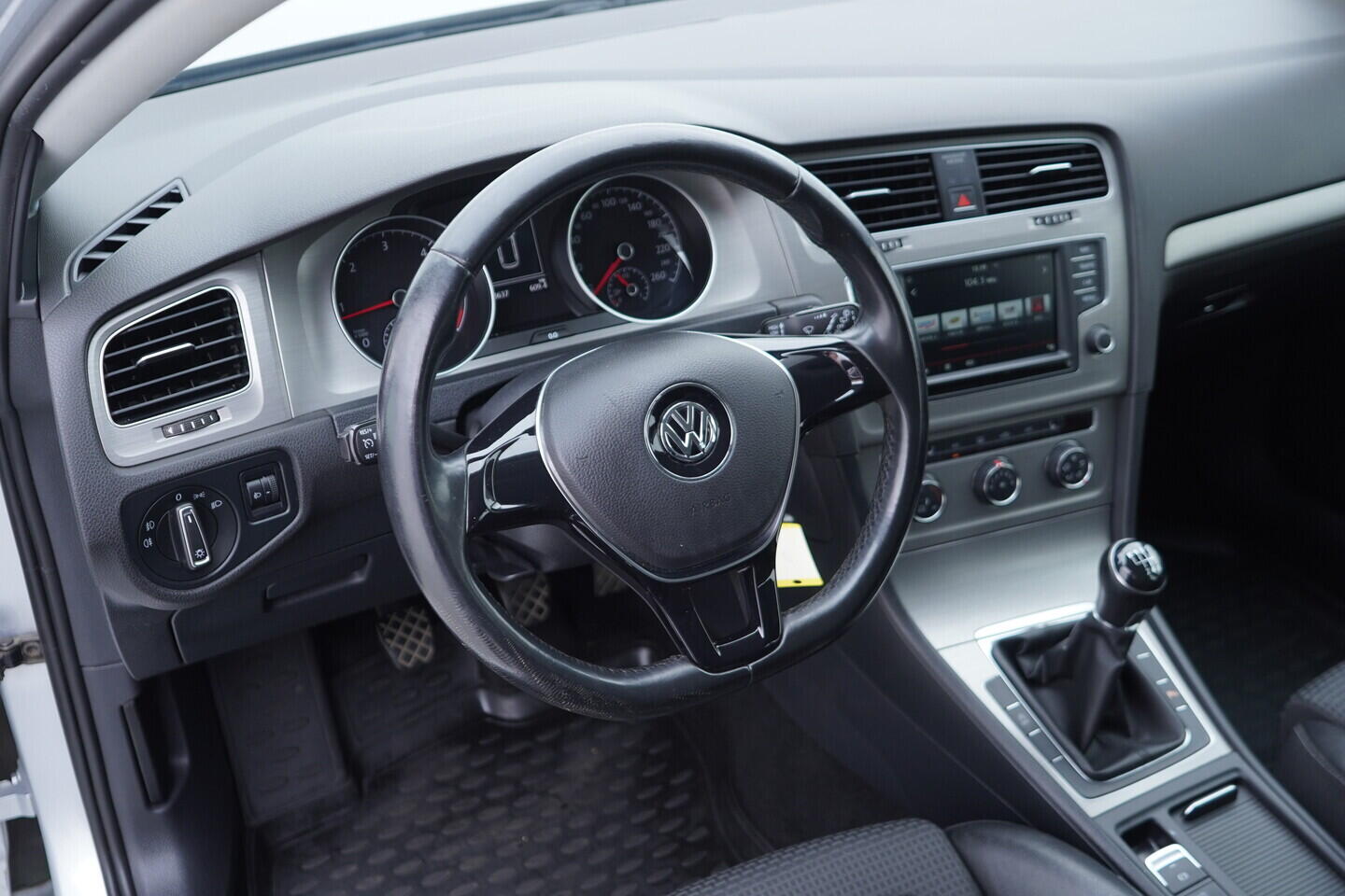OZ190V01660_22.webp_GOLF  2.0 TDI 110 kW manuál