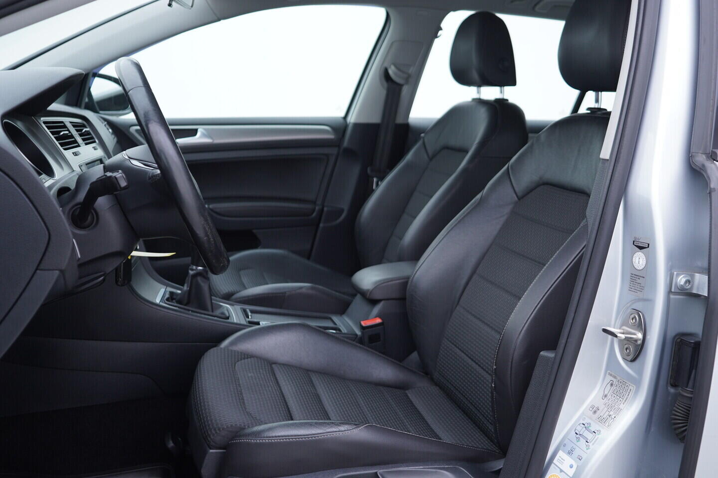 OZ190V01660_23.webp_GOLF  2.0 TDI 110 kW manuál