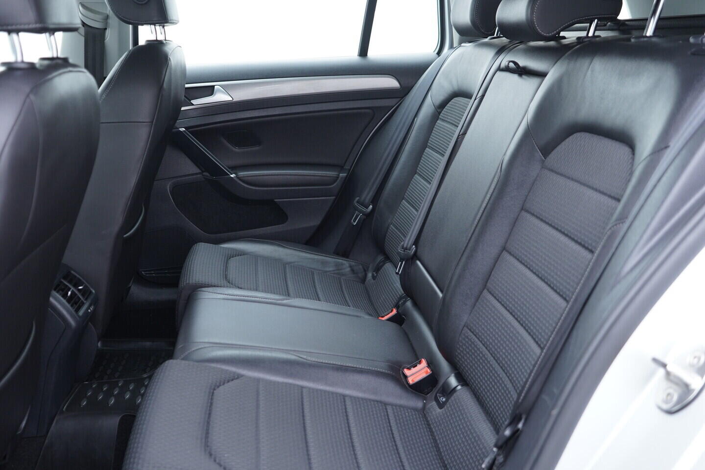 OZ190V01660_35.webp_GOLF  2.0 TDI 110 kW manuál