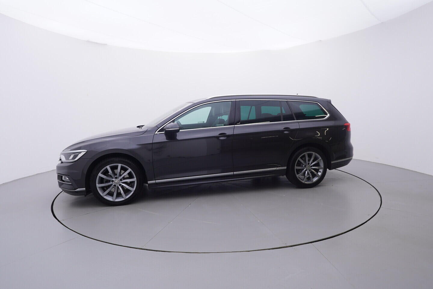 OZ190V01661_11.webp_PASSAT  2.0 TDI 140 kW automat