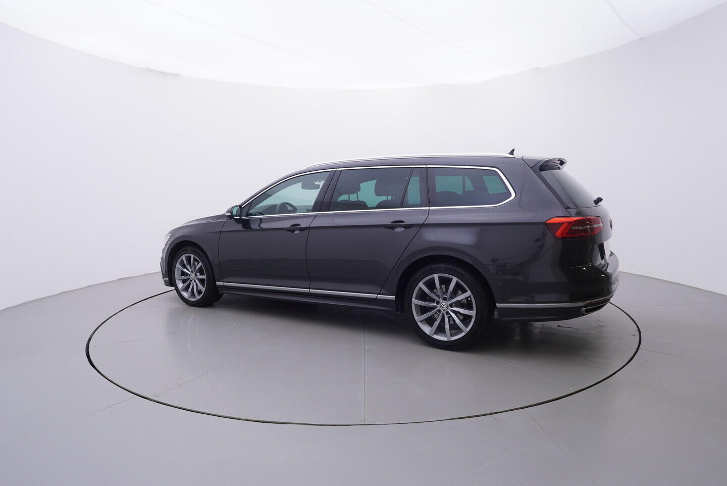 OZ190V01661_12.webp_PASSAT  2.0 TDI 140 kW automat