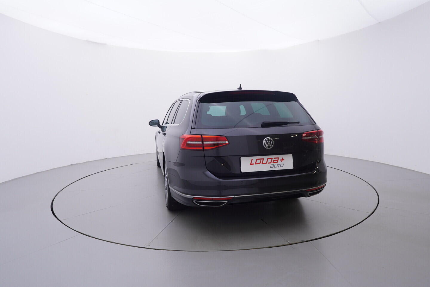 OZ190V01661_13.webp_PASSAT  2.0 TDI 140 kW automat