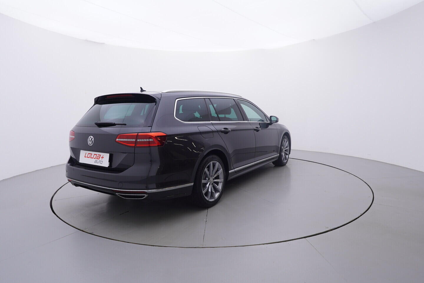 OZ190V01661_14.webp_PASSAT  2.0 TDI 140 kW automat