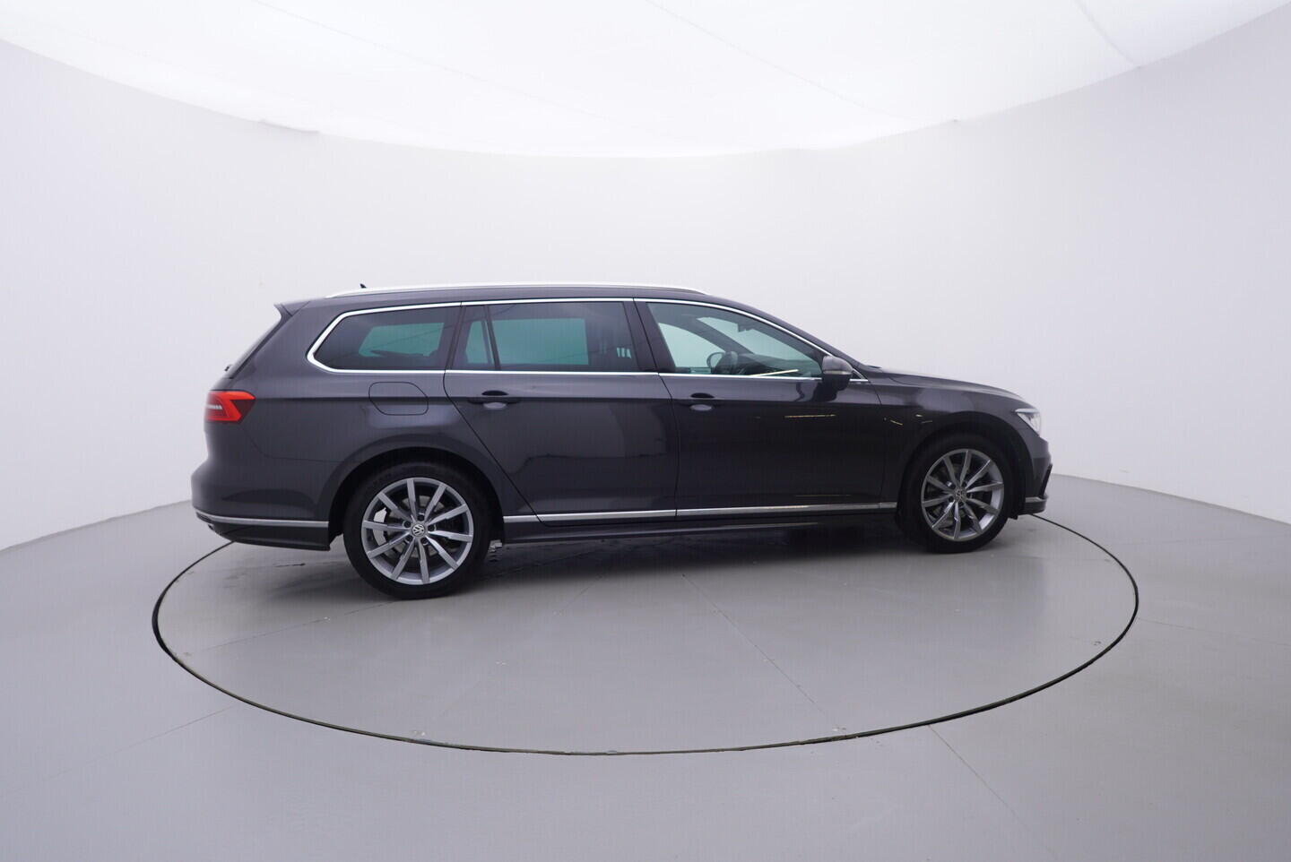 OZ190V01661_15.webp_PASSAT  2.0 TDI 140 kW automat
