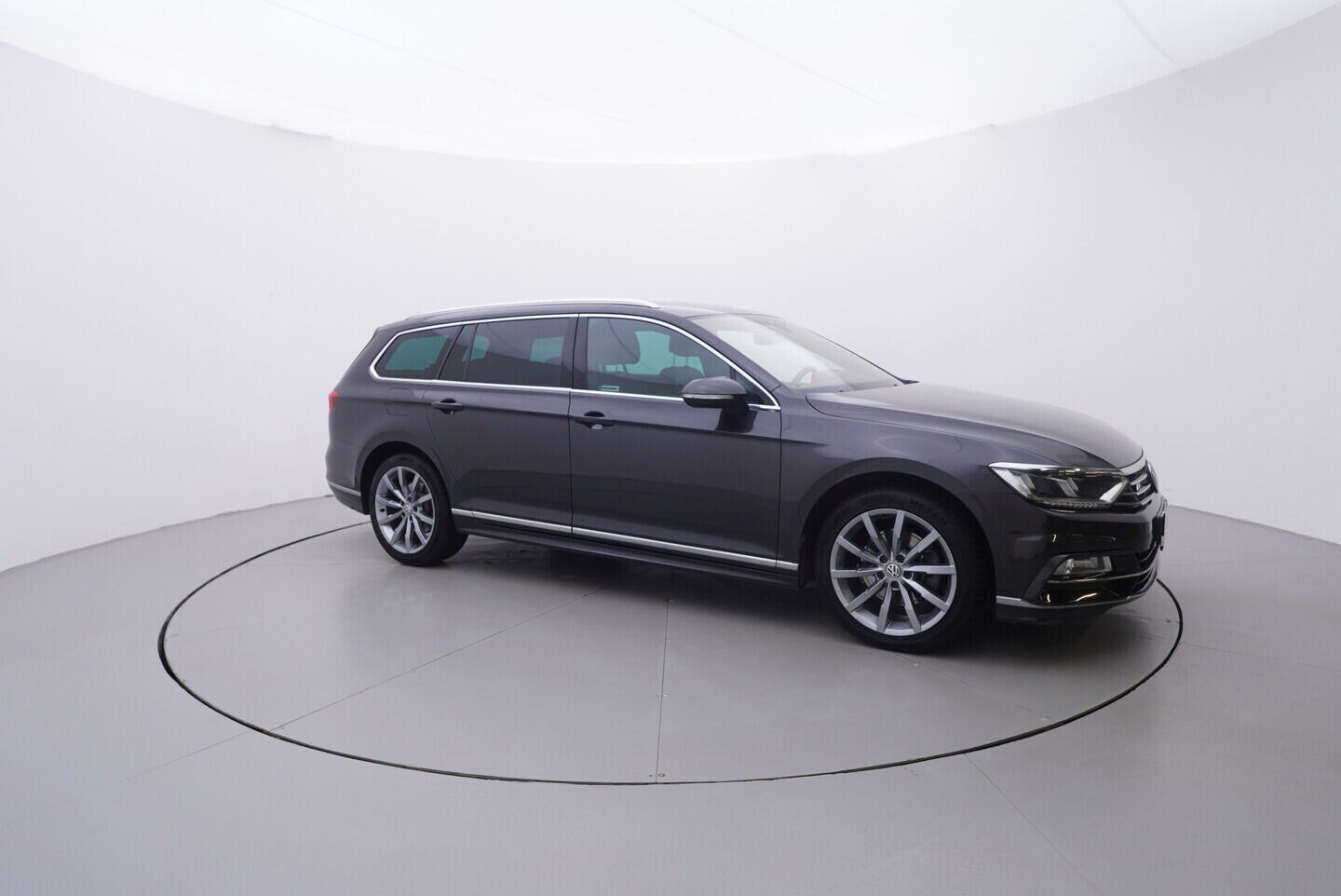 OZ190V01661_16.webp_PASSAT  2.0 TDI 140 kW automat