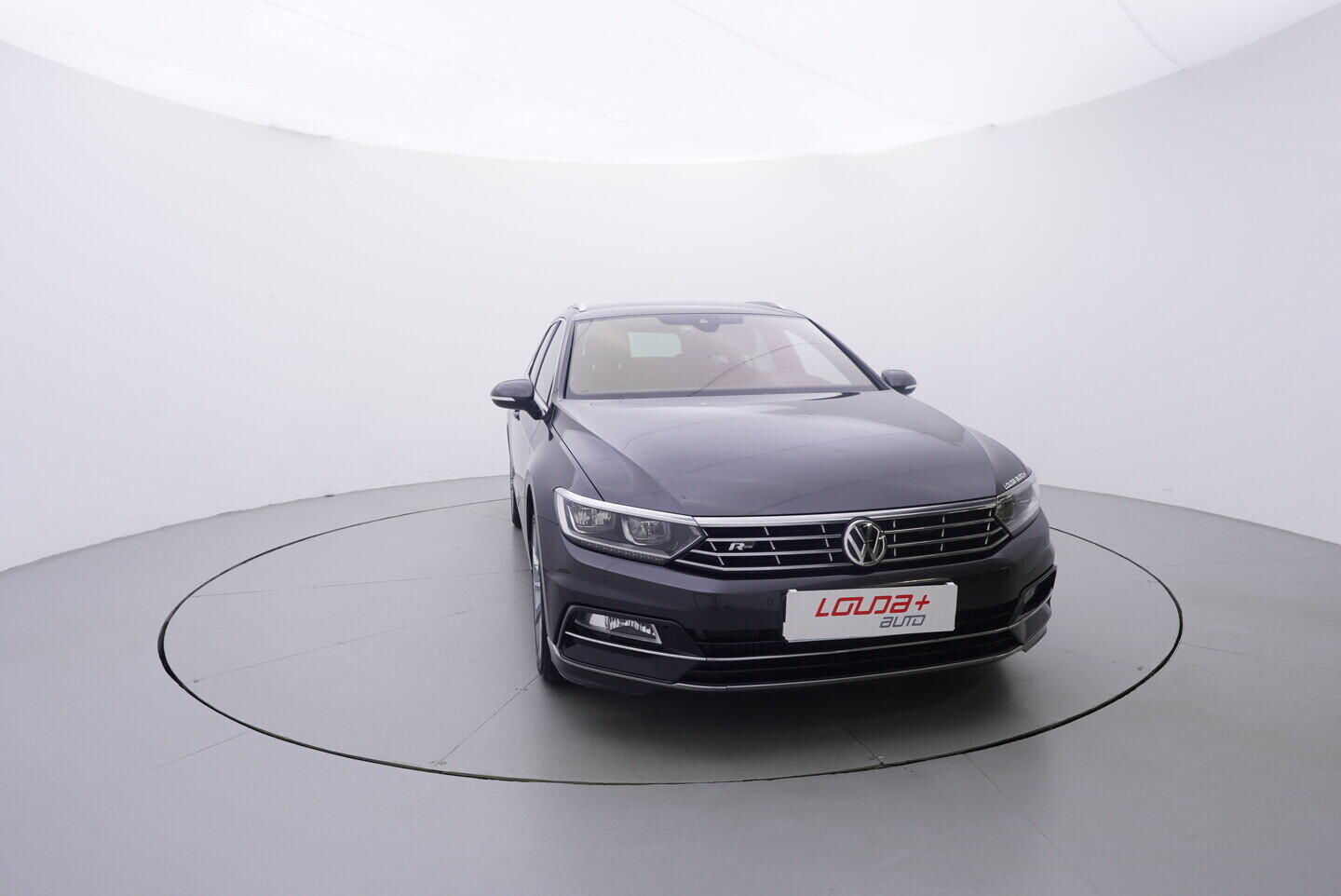 OZ190V01661_17.webp_PASSAT  2.0 TDI 140 kW automat