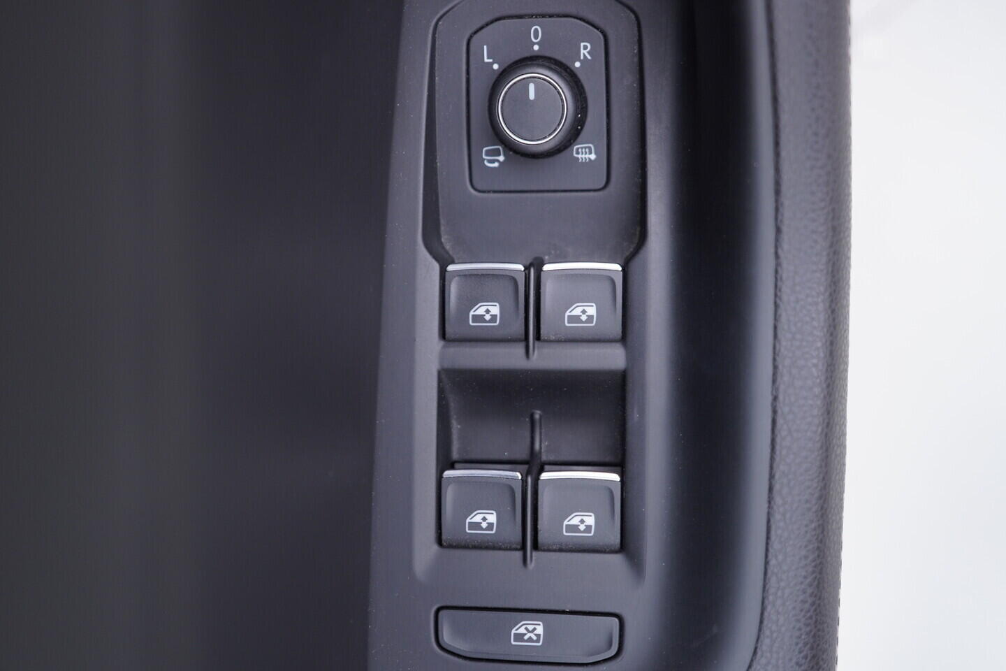 OZ190V01661_20.webp_PASSAT  2.0 TDI 140 kW automat