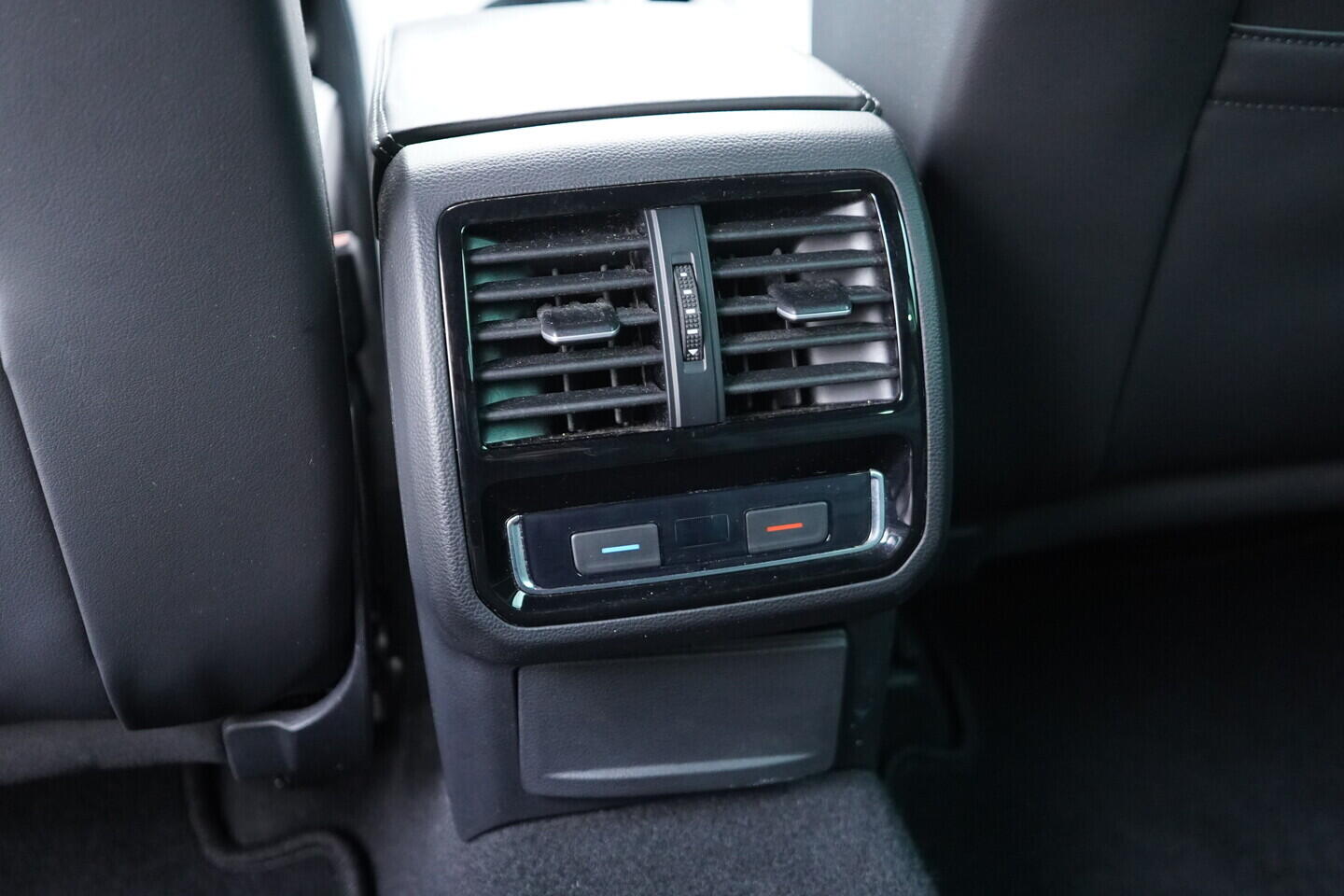 OZ190V01661_38.webp_PASSAT  2.0 TDI 140 kW automat