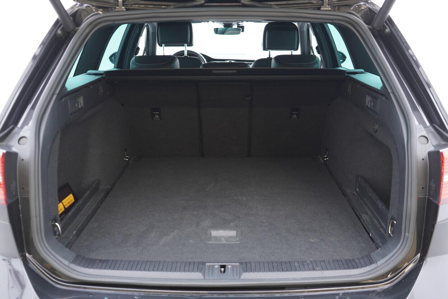OZ190V01661_41.webp_PASSAT  2.0 TDI 140 kW automat