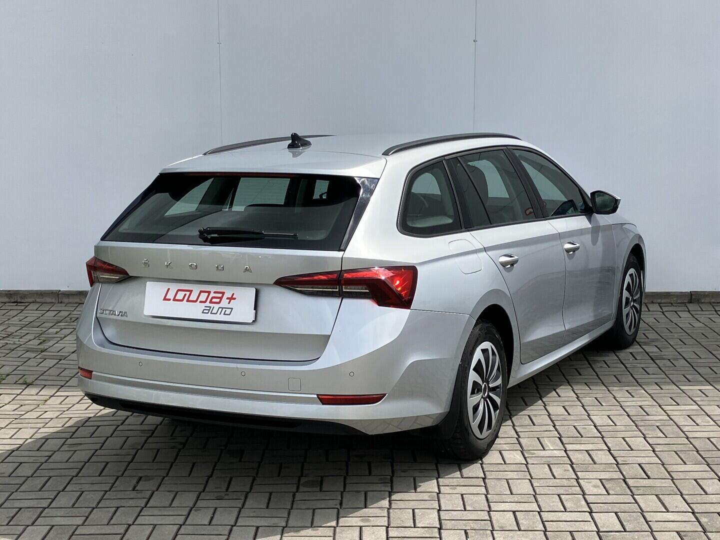 OZ190V01664_11.webp_OCTAVIA Active 1.0 TSI 81 kW manuál, DPH