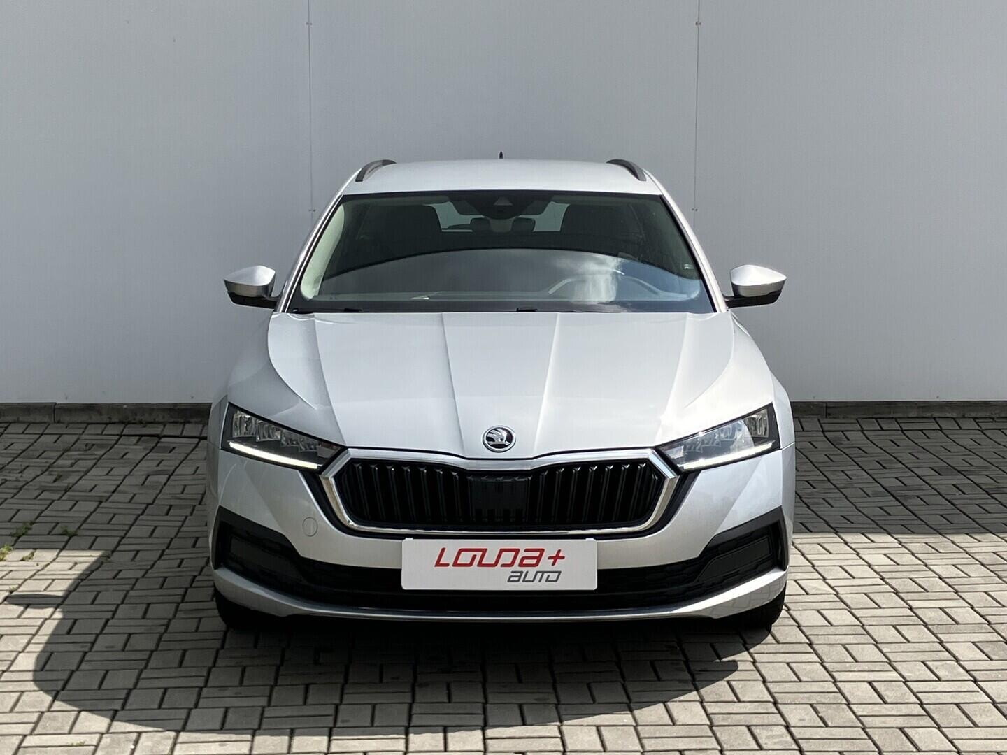 OZ190V01664_13.webp_OCTAVIA Active 1.0 TSI 81 kW manuál, DPH