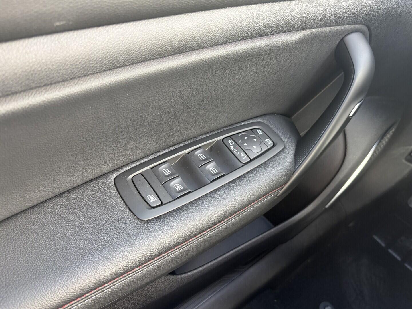 OZ190V01665_20.webp_MÉGANE R.S. Line 1.3  116 kW automat