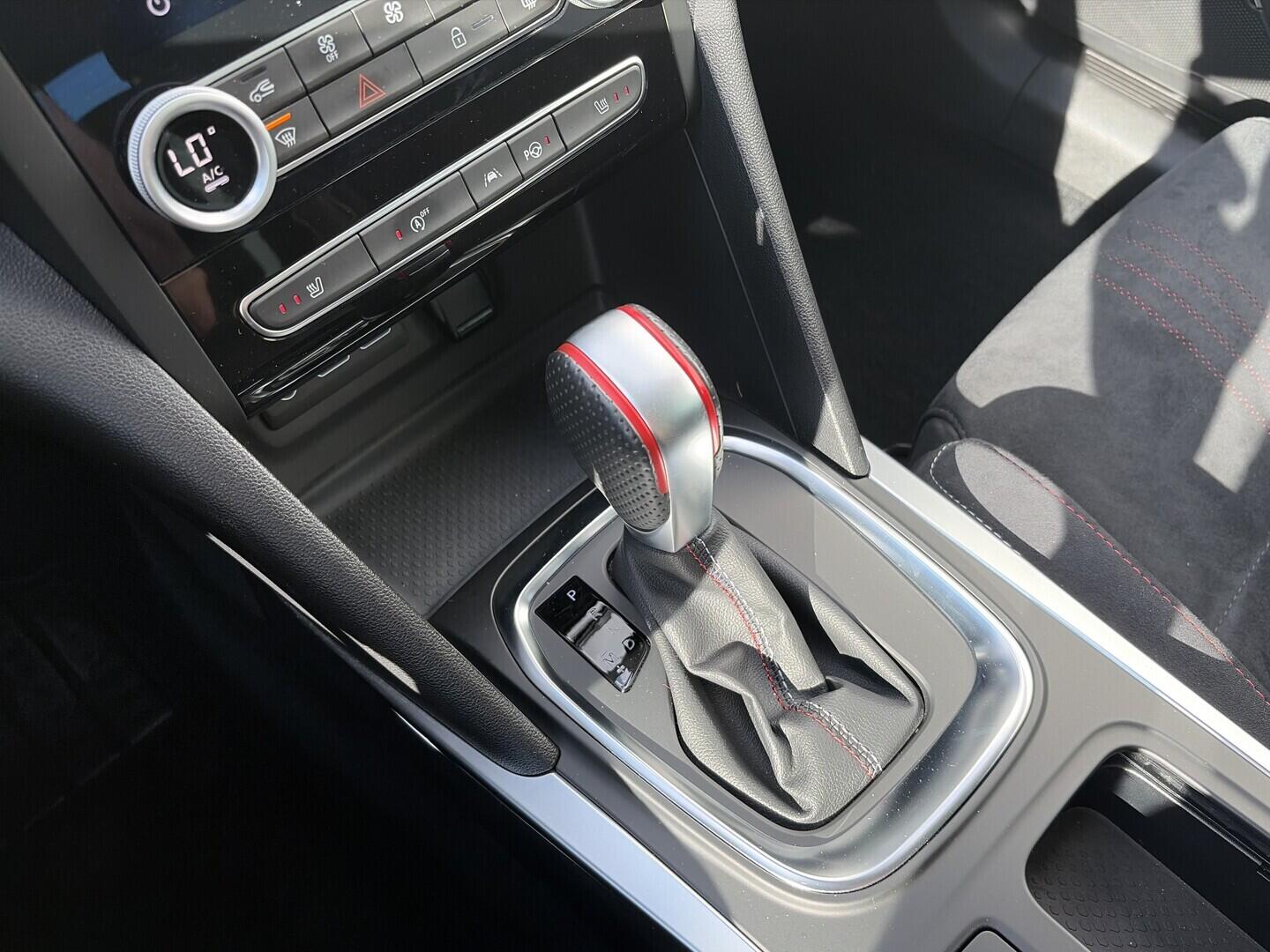 OZ190V01665_38.webp_MÉGANE R.S. Line 1.3  116 kW automat