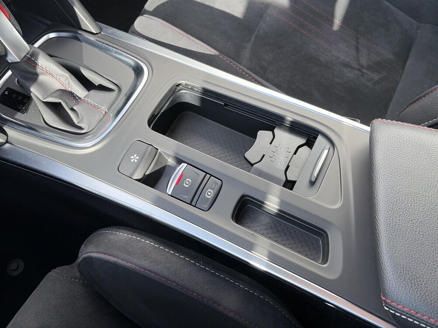 OZ190V01665_39.webp_MÉGANE R.S. Line 1.3  116 kW automat