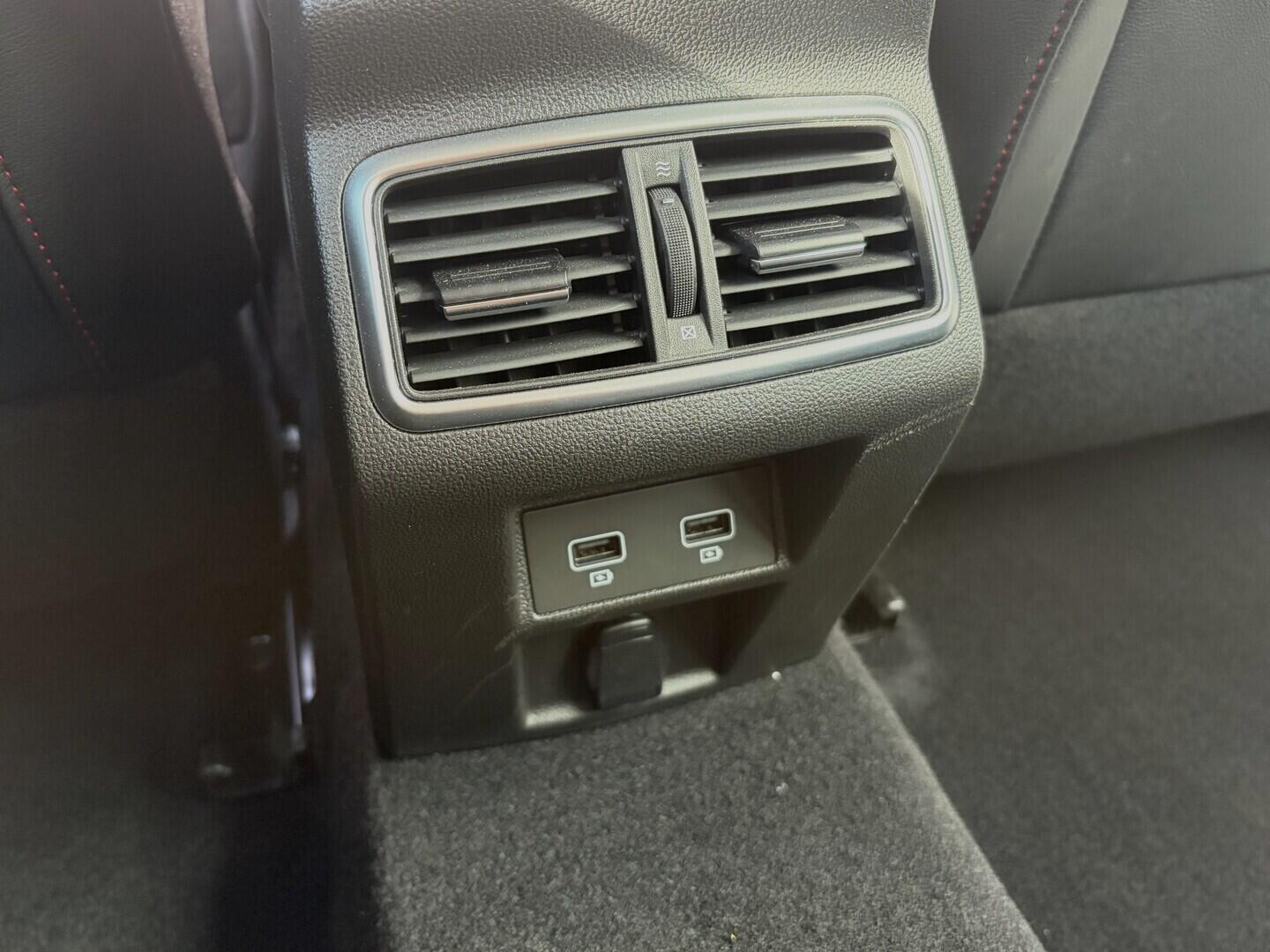 OZ190V01665_41.webp_MÉGANE R.S. Line 1.3  116 kW automat