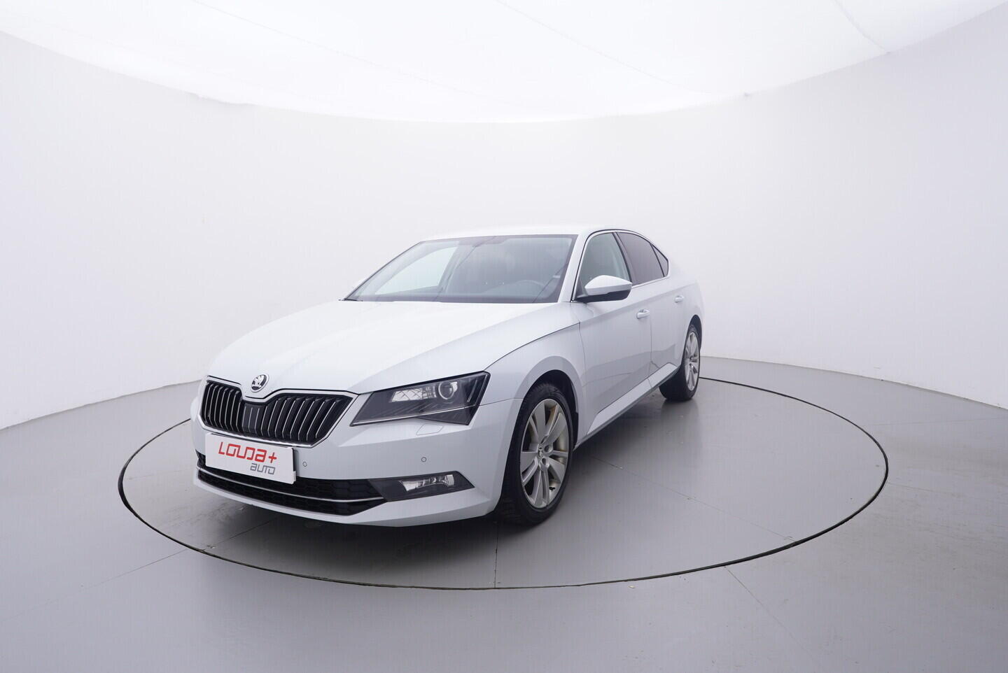 OZ190V01670_10.webp_SUPERB Style 2.0 TDI 140 kW automat