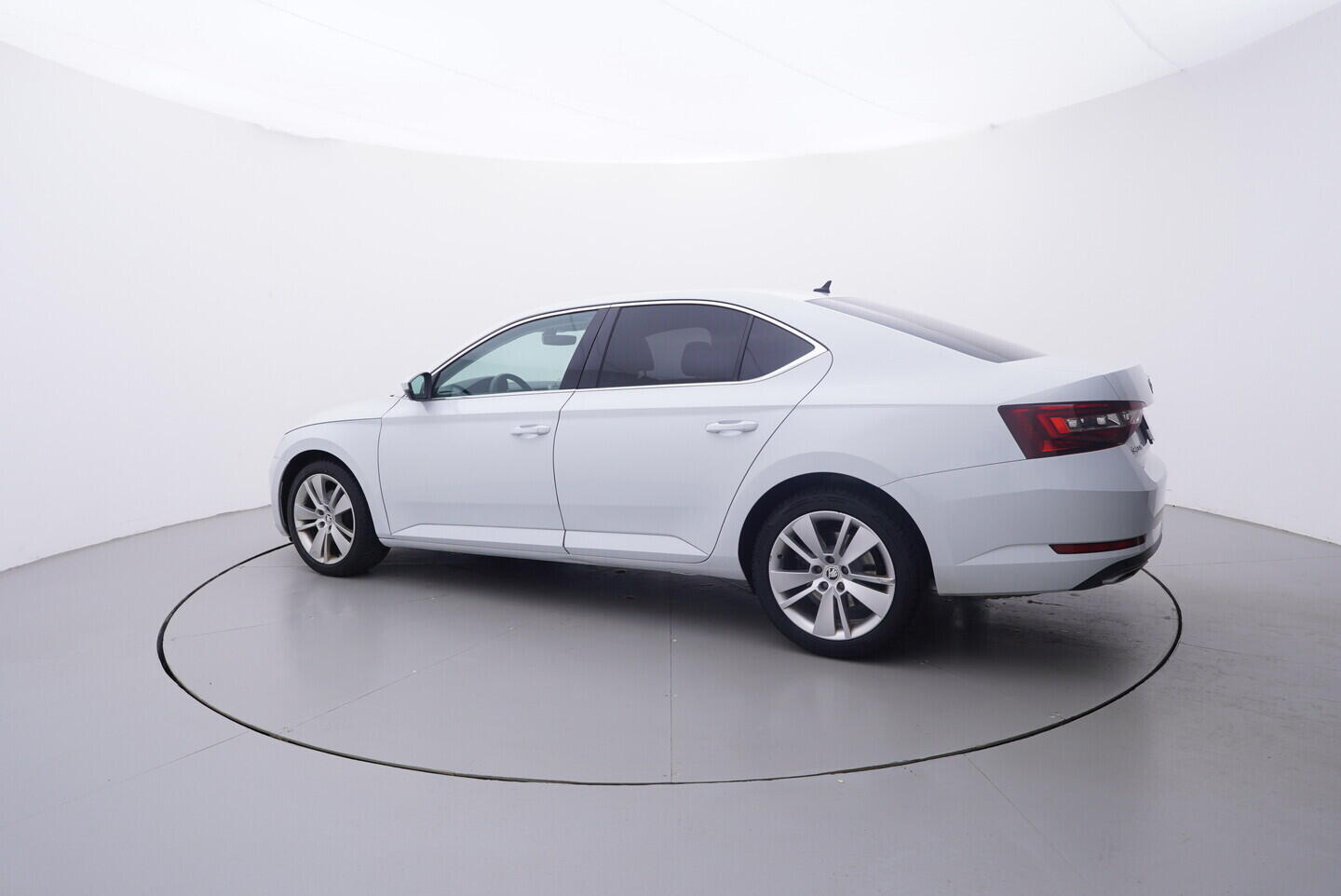OZ190V01670_12.webp_SUPERB Style 2.0 TDI 140 kW automat