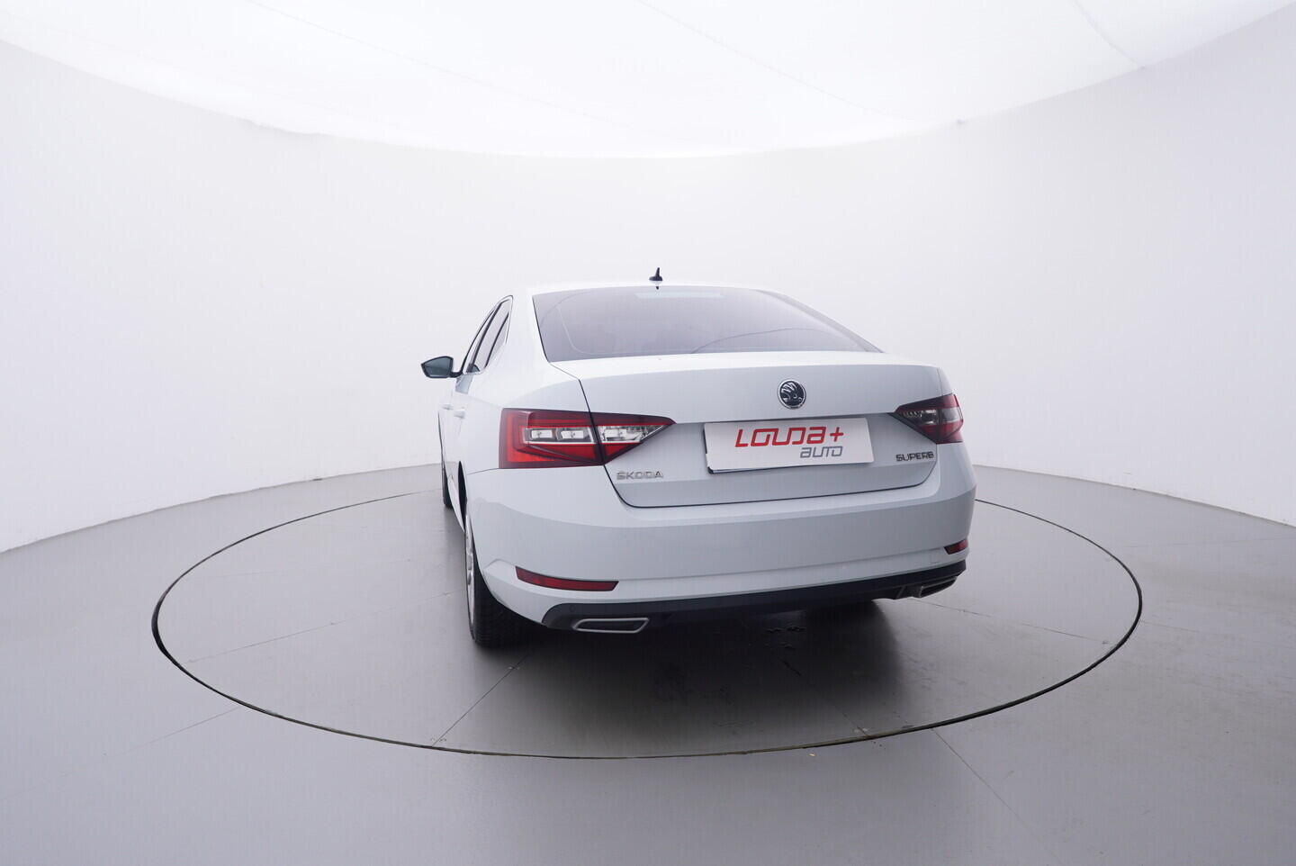 OZ190V01670_13.webp_SUPERB Style 2.0 TDI 140 kW automat