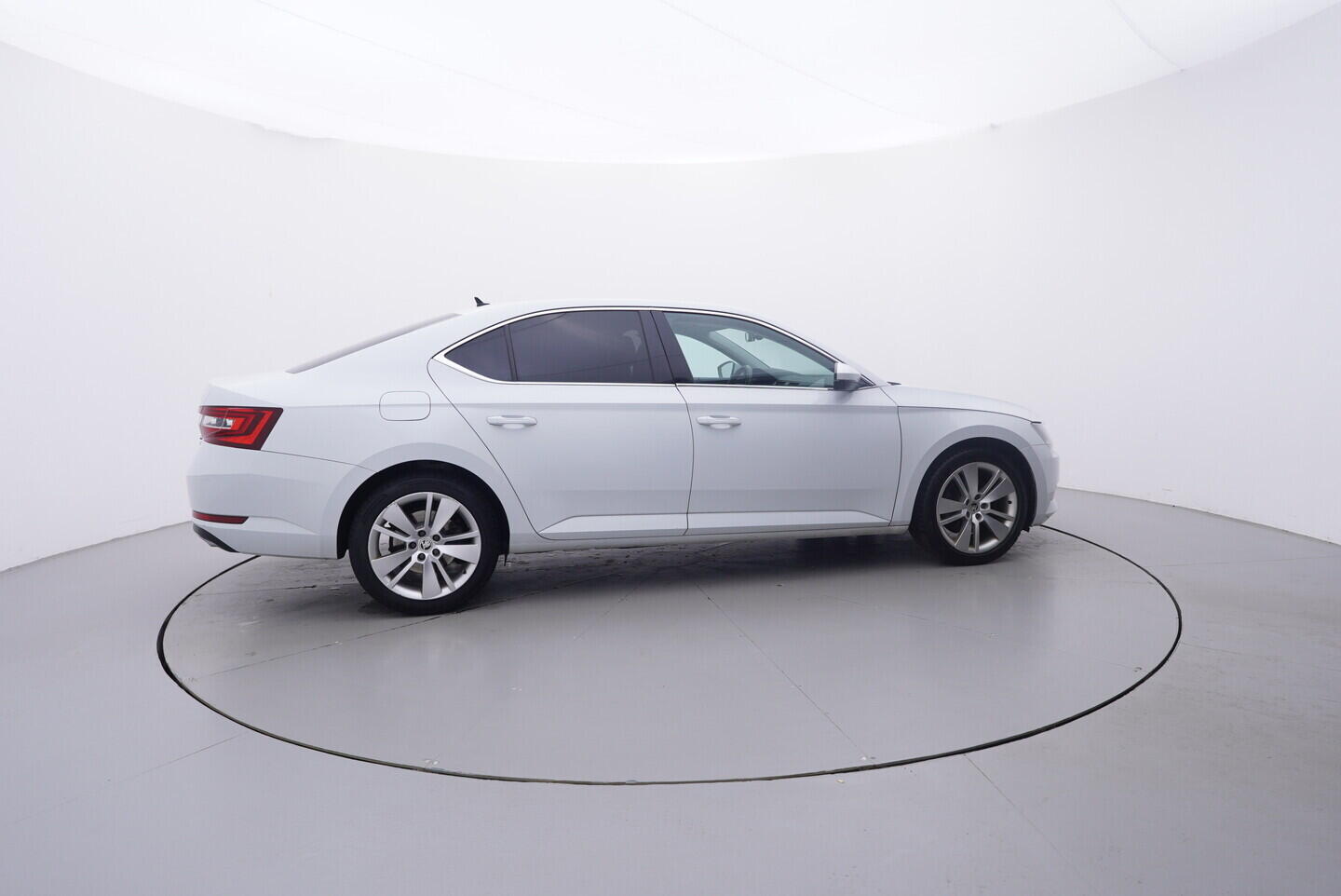 OZ190V01670_15.webp_SUPERB Style 2.0 TDI 140 kW automat