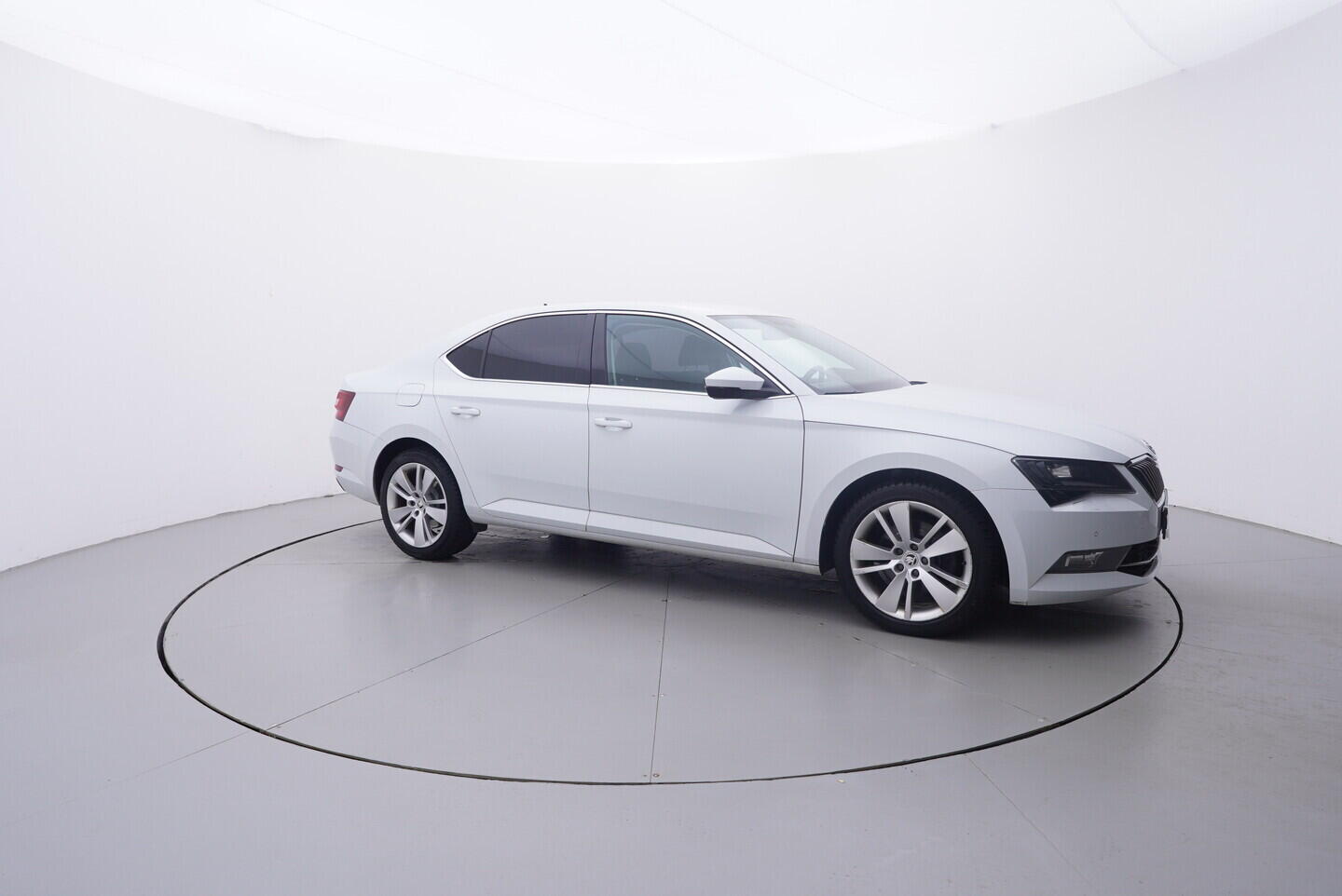 OZ190V01670_16.webp_SUPERB Style 2.0 TDI 140 kW automat