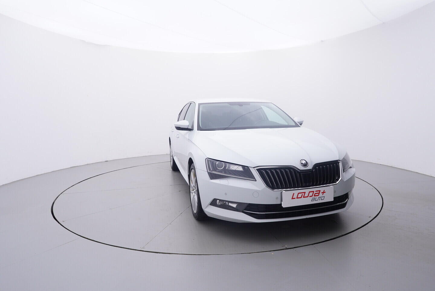OZ190V01670_17.webp_SUPERB Style 2.0 TDI 140 kW automat