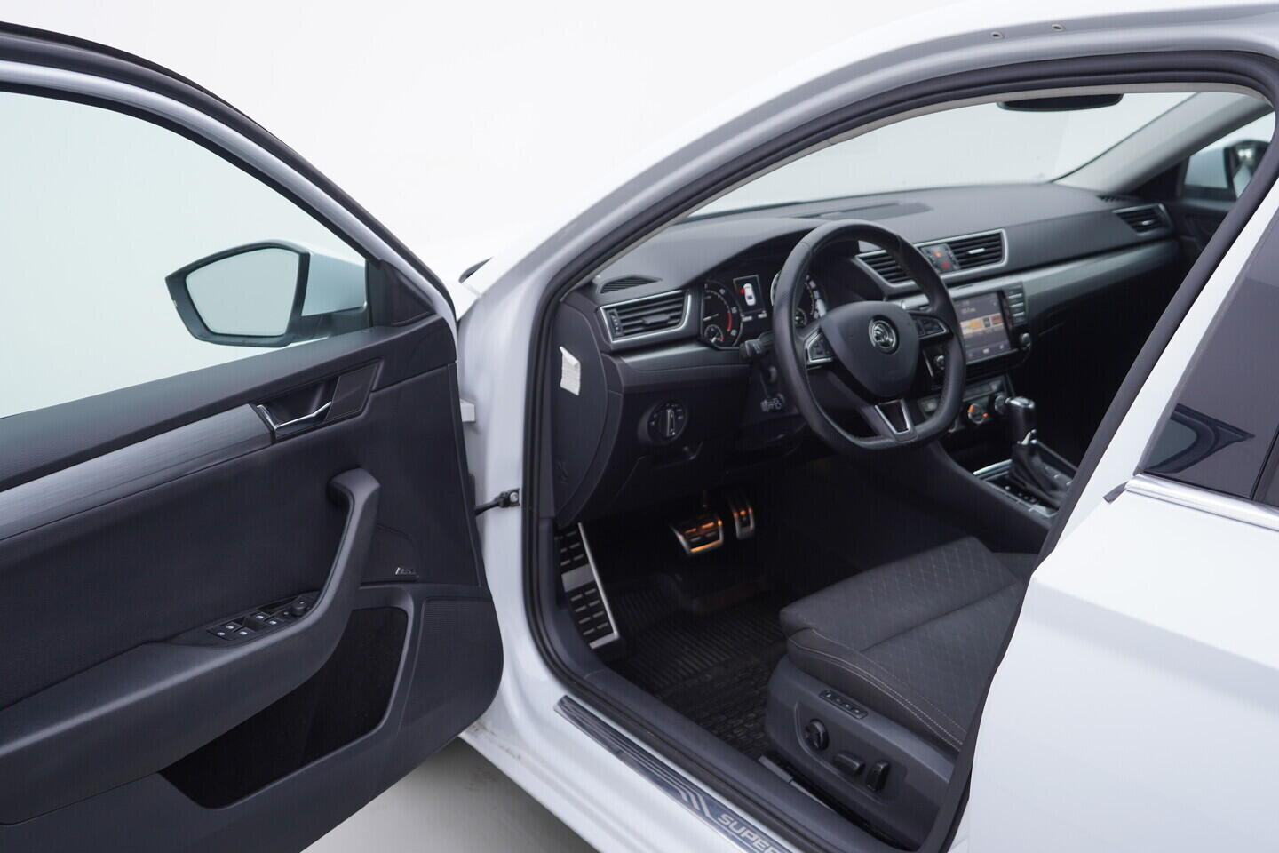 OZ190V01670_18.webp_SUPERB Style 2.0 TDI 140 kW automat