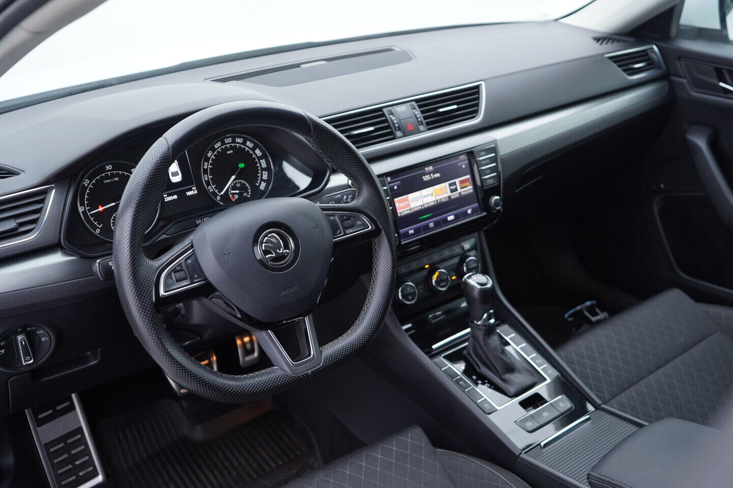 OZ190V01670_23.webp_SUPERB Style 2.0 TDI 140 kW automat
