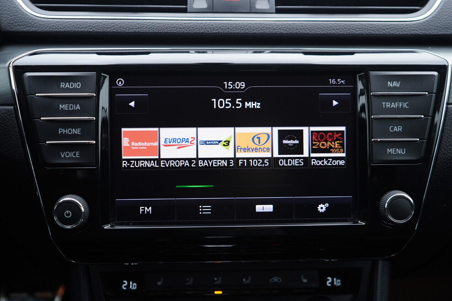 OZ190V01670_31.webp_SUPERB Style 2.0 TDI 140 kW automat