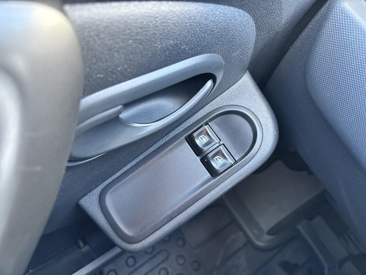 OZ190V01686_23.webp_DUSTER  1.6 SCe 84 kW manuál