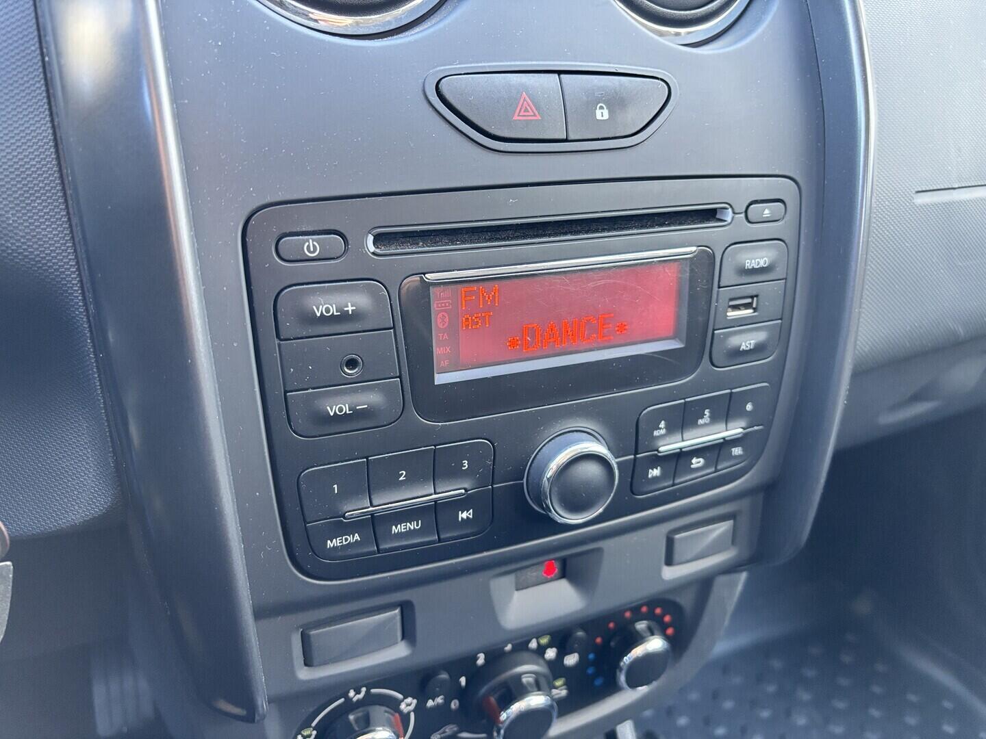 OZ190V01686_25.webp_DUSTER  1.6 SCe 84 kW manuál