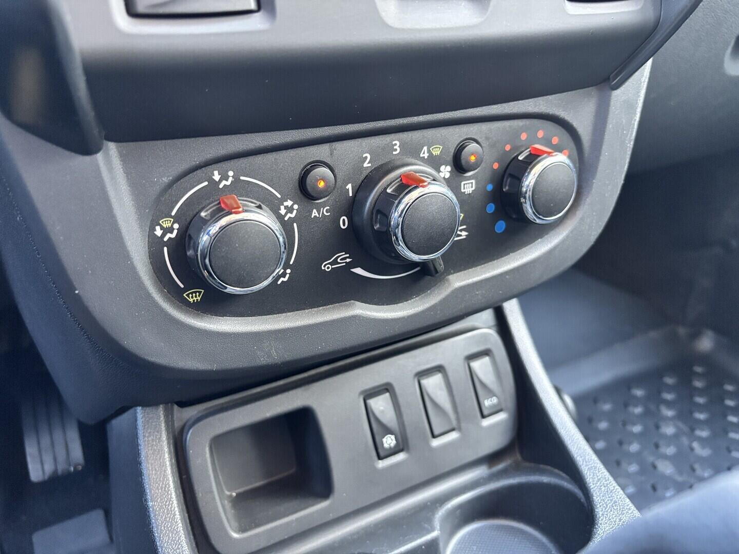 OZ190V01686_27.webp_DUSTER  1.6 SCe 84 kW manuál