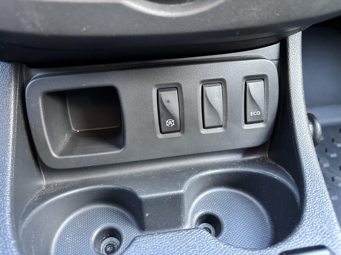 OZ190V01686_28.webp_DUSTER  1.6 SCe 84 kW manuál