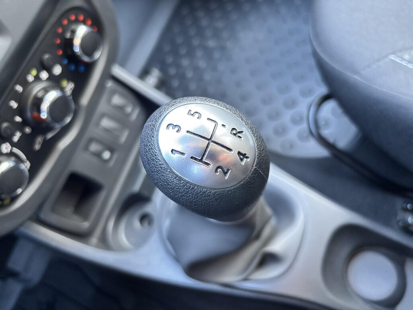 OZ190V01686_29.webp_DUSTER  1.6 SCe 84 kW manuál