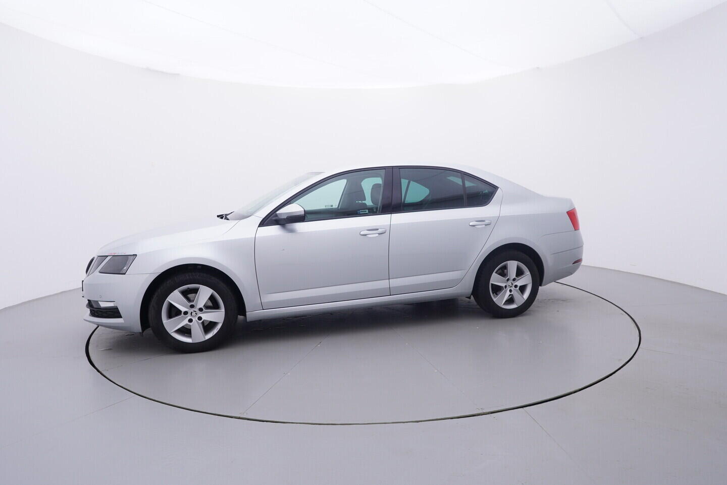 OZ190V01693_11.webp_OCTAVIA Ambition Plus 1.6 TDI 85 kW manuál, DPH