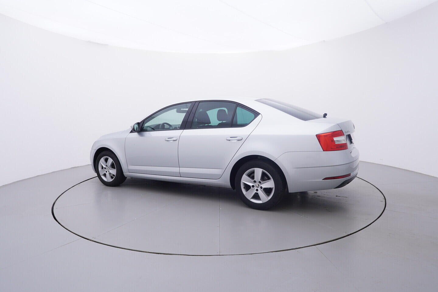 OZ190V01693_12.webp_OCTAVIA Ambition Plus 1.6 TDI 85 kW manuál, DPH